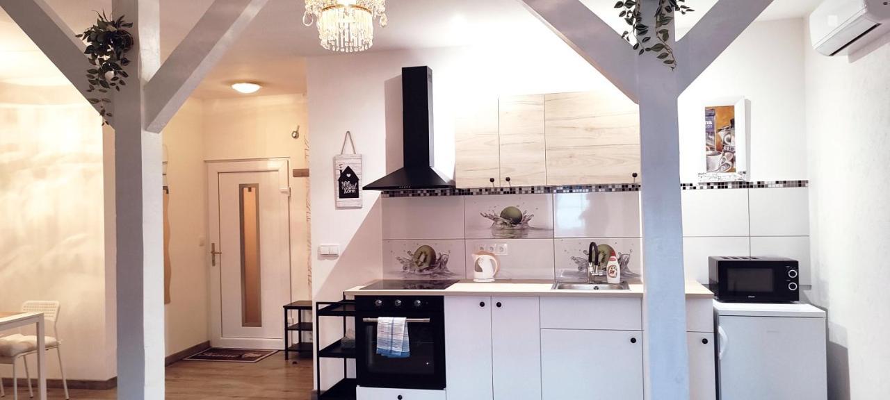 Apartman - Cafe Princ Pod Hradem Wifi, Klima Šternberk Buitenkant foto