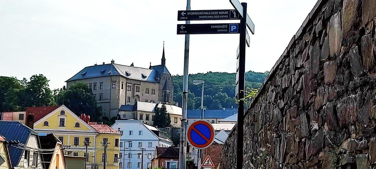 Apartman - Cafe Princ Pod Hradem Wifi, Klima Šternberk Buitenkant foto